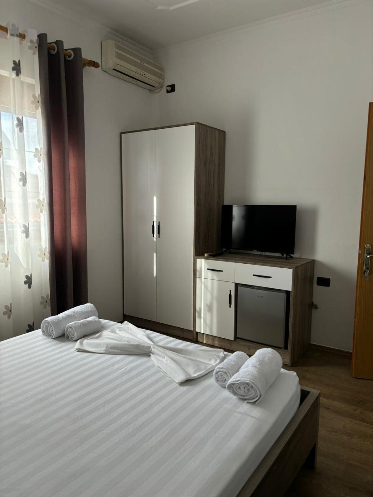 Guest House Adi Hoxha Berat Exterior photo