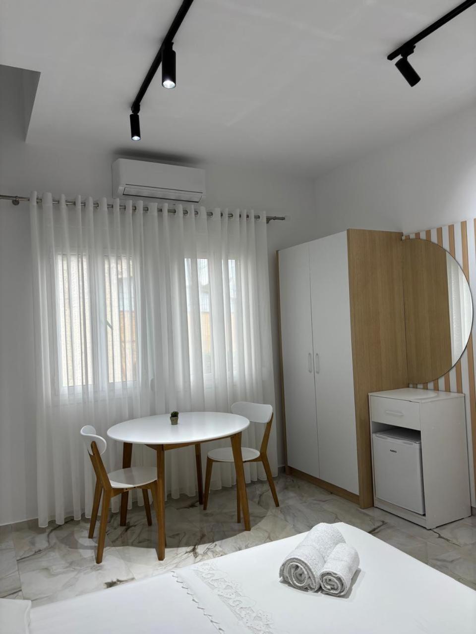 Guest House Adi Hoxha Berat Exterior photo